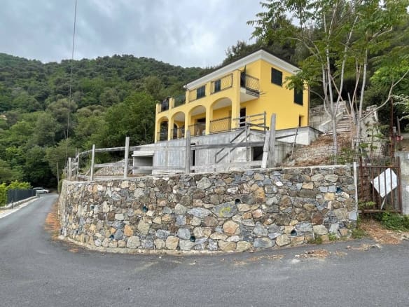 ALASSIO VILLA COVER